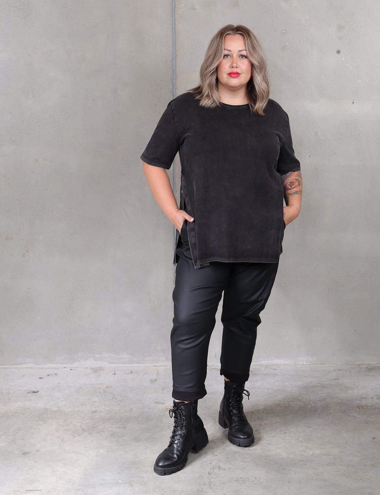 Barracuda Tee - Charcoal