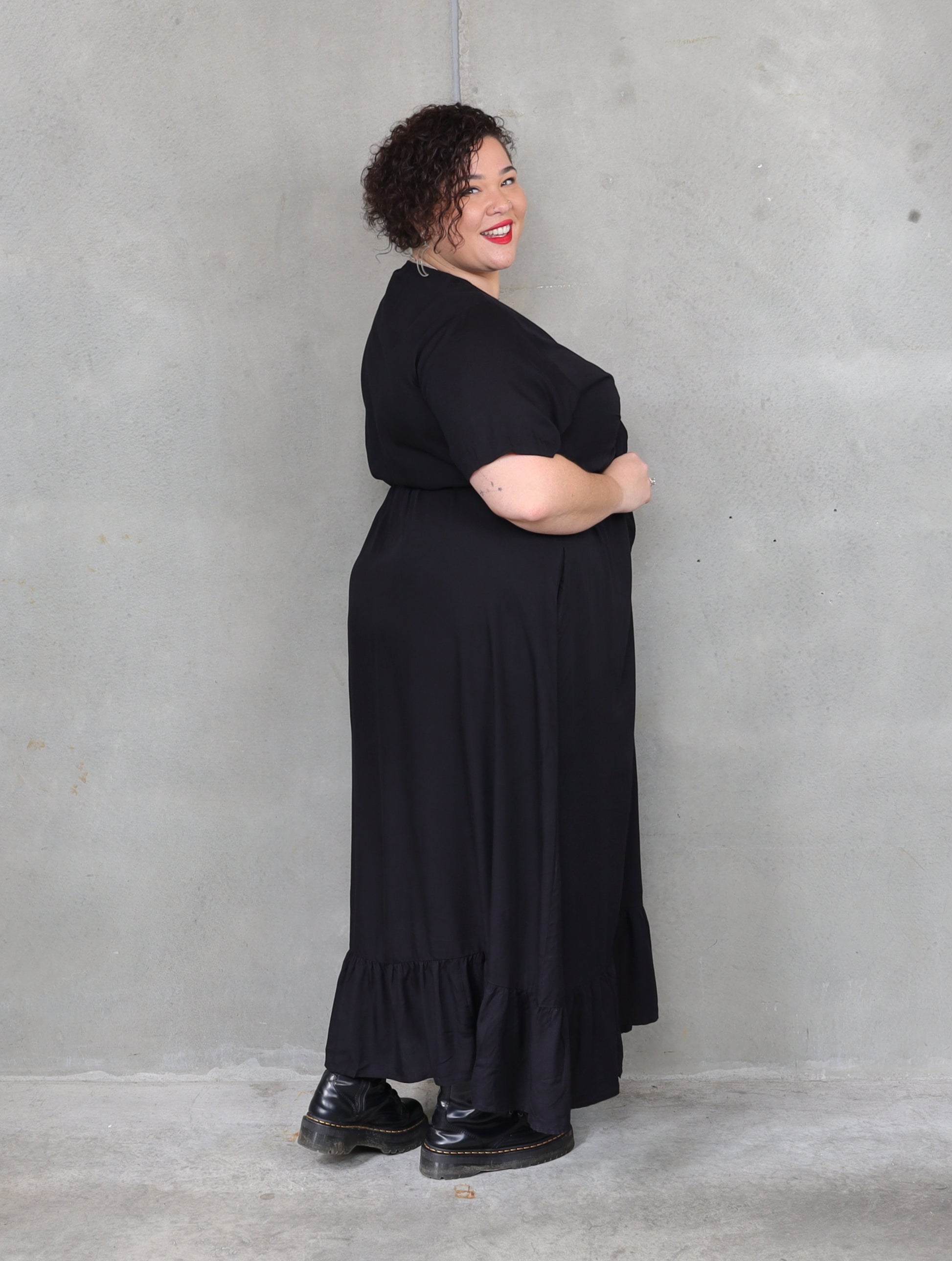Tallulah Dress - Black - Isla-Maree - Plus Size - V-Neck- Full Length Dress